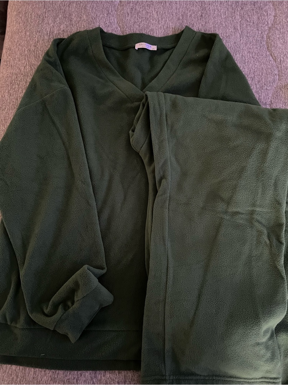 Cozy Women's V-Neck Pajama Set in Dark Green